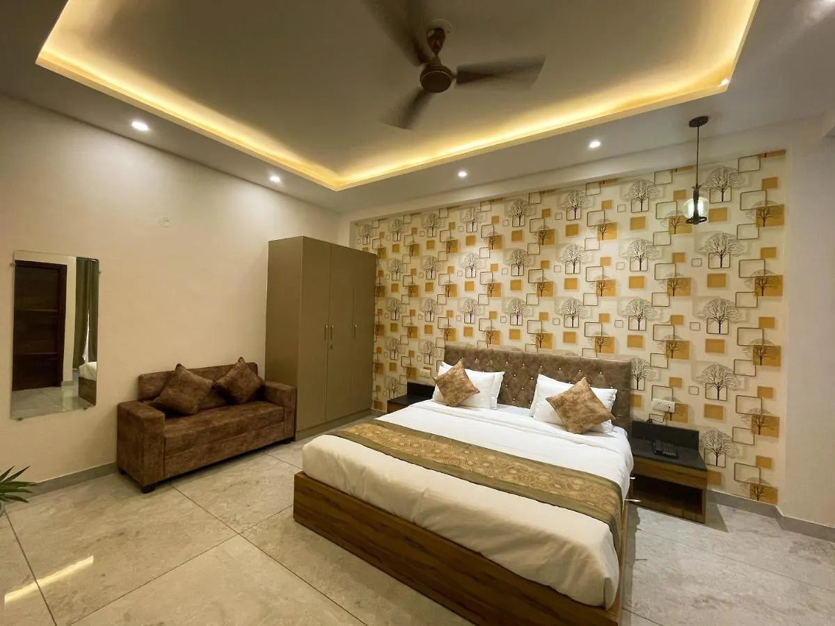 Serviced Luxury Suites With Kitchenette & Balcony At Sector 45 Gurgaon Hotel