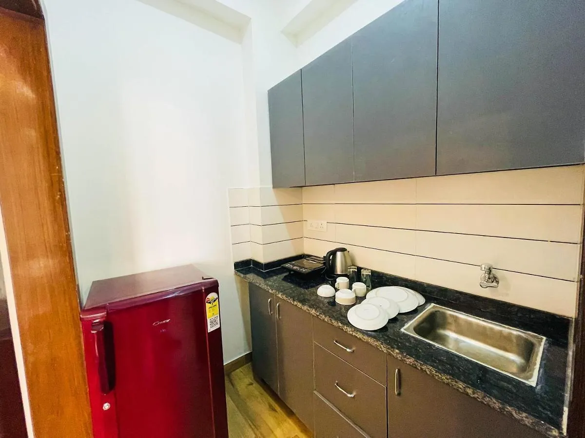 Serviced Luxury Suites With Kitchenette & Balcony At Sector 45 Gurgaon 2*,