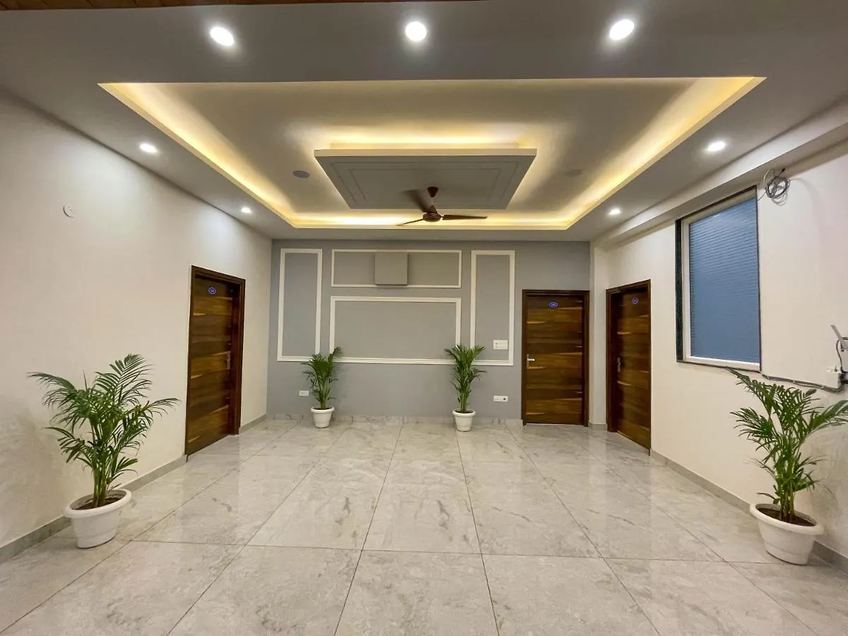 Hotel The Empire Suites 1Rk Near Max & Fortis Hospital Gurgaon