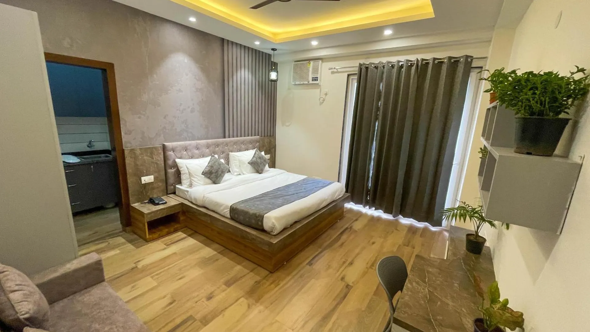 Hotel Serviced Luxury Suites With Kitchenette & Balcony At Sector 45 Gurgaon
