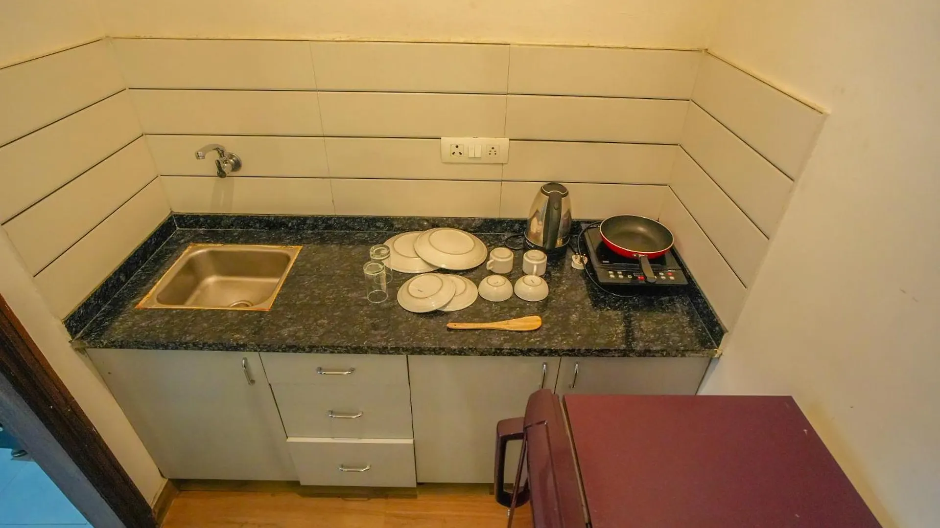 Hotel Serviced Luxury Suites With Kitchenette & Balcony At Sector 45 Gurgaon