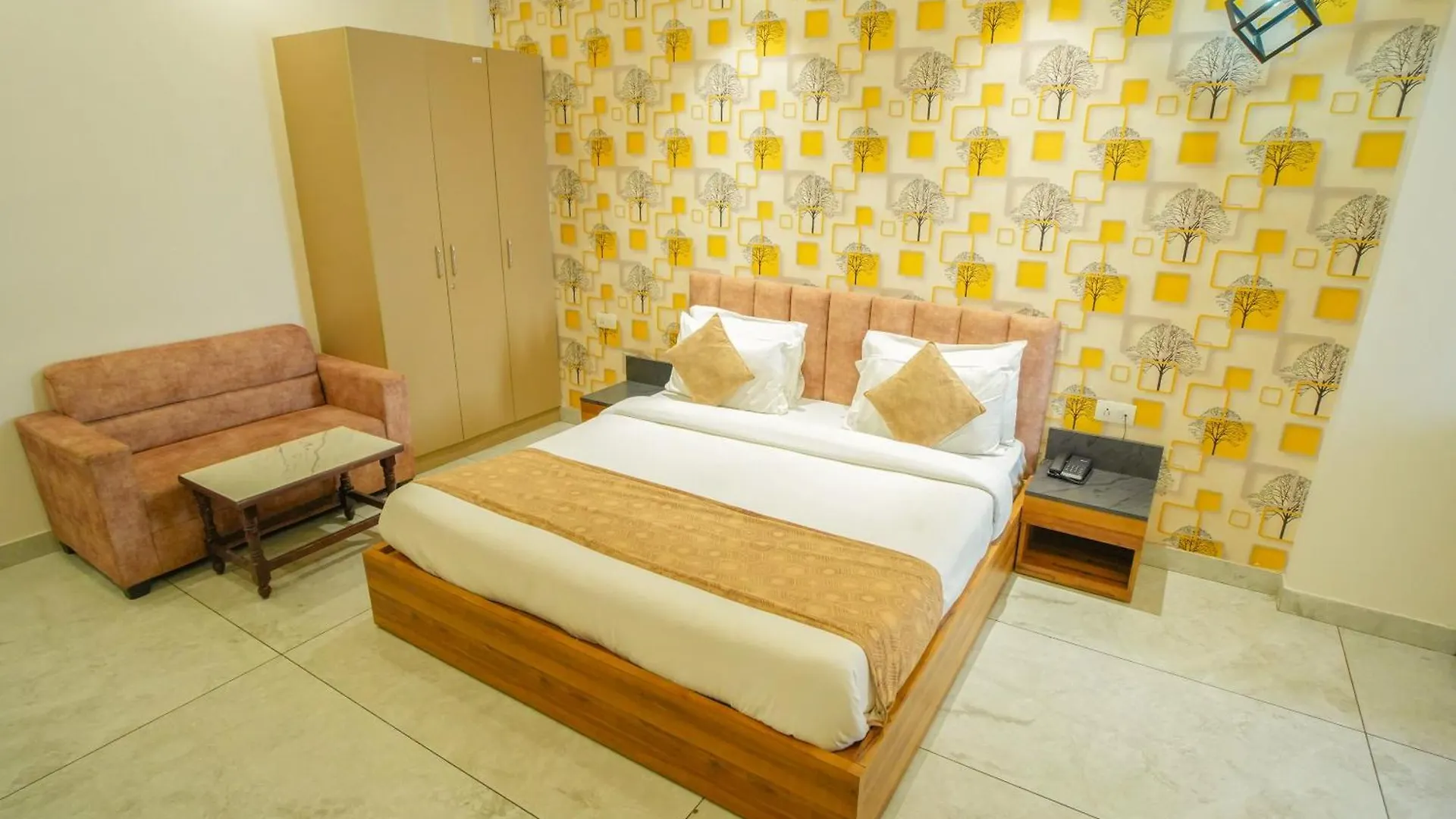 ** Hotel Serviced Luxury Suites With Kitchenette & Balcony At Sector 45 Gurgaon India