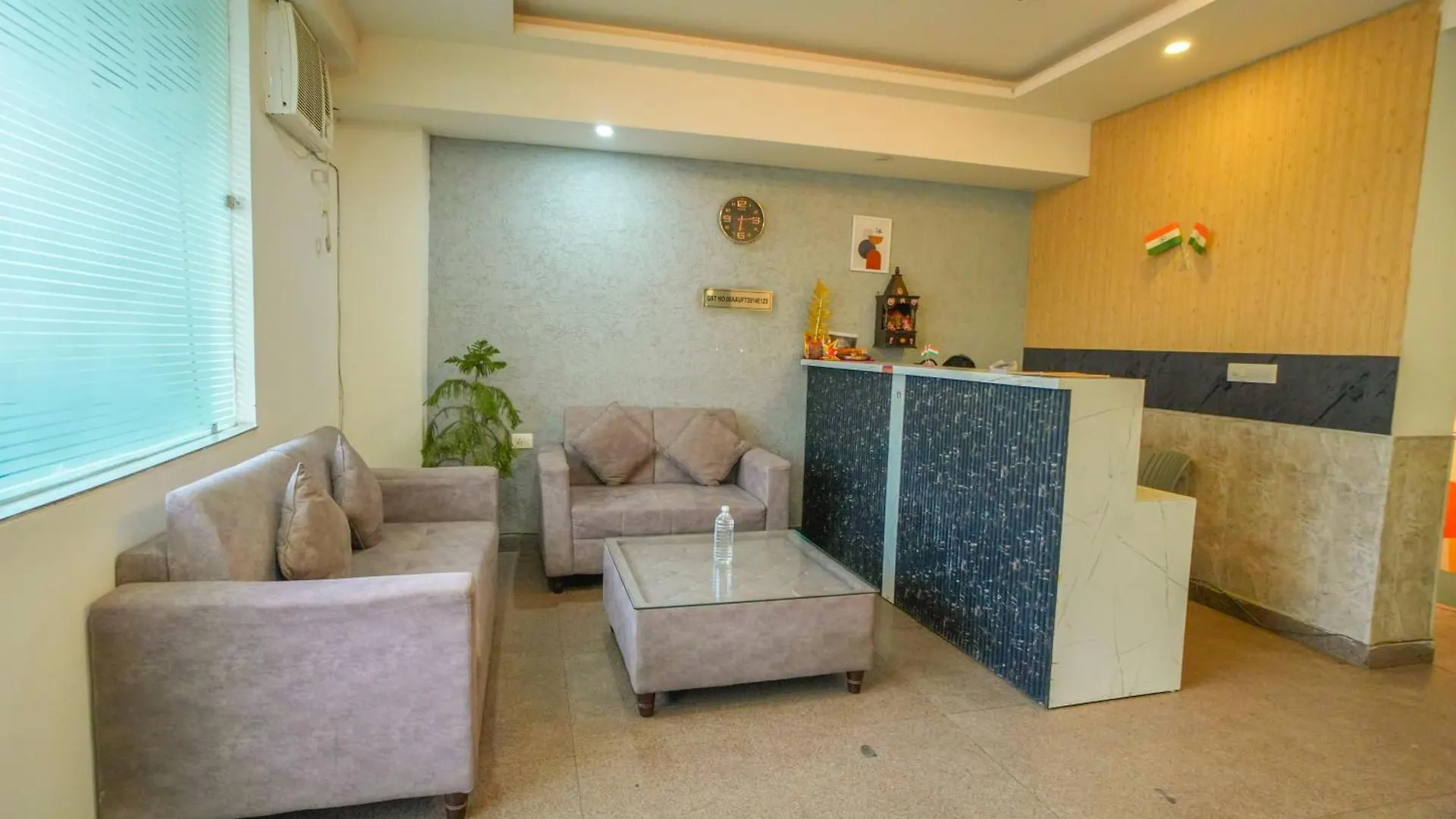 Serviced Luxury Suites With Kitchenette & Balcony At Sector 45 Gurgaon Hotel