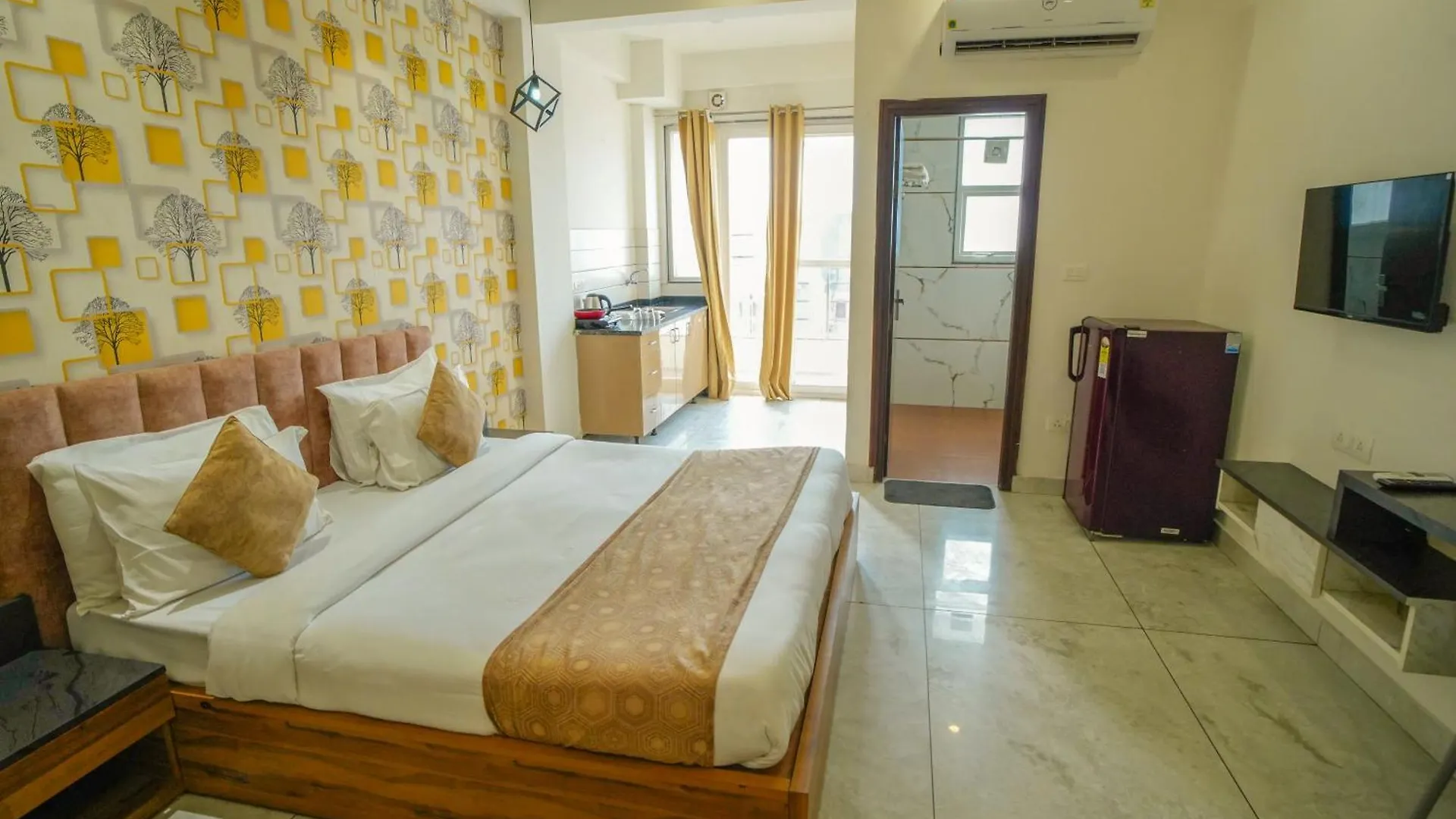 Serviced Luxury Suites With Kitchenette & Balcony At Sector 45 Gurgaon