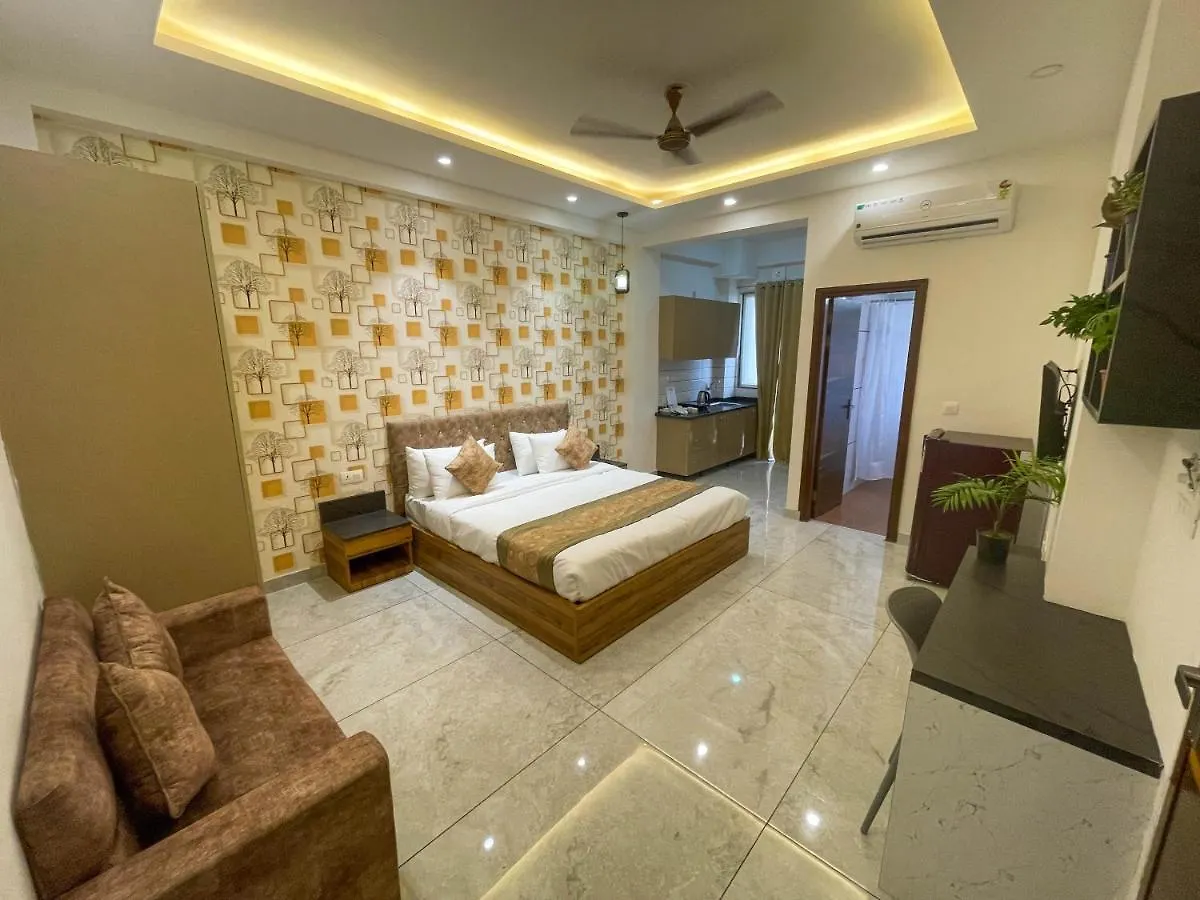 Serviced Luxury Suites With Kitchenette & Balcony At Sector 45 Гургаон