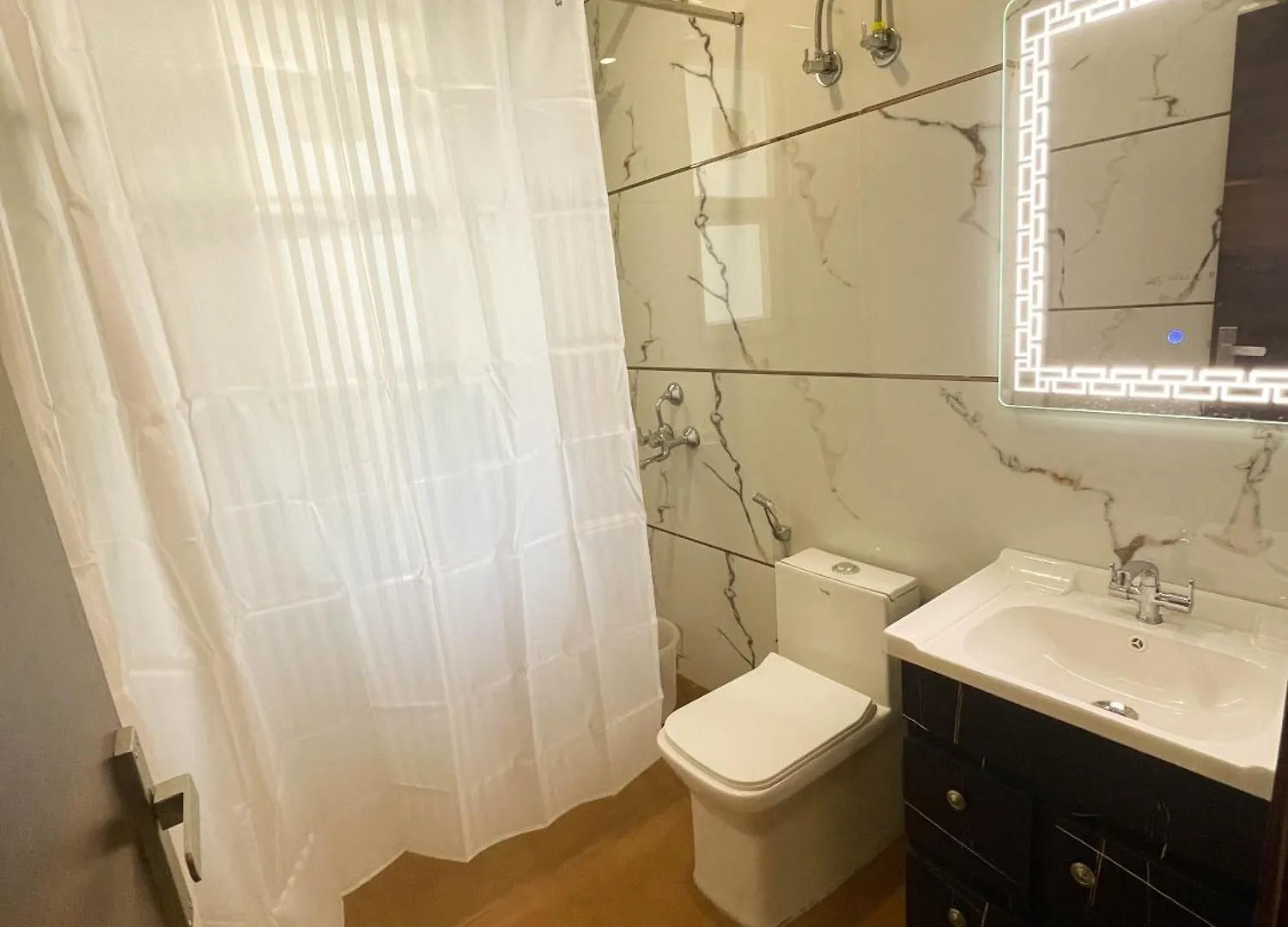 Отель Serviced Luxury Suites With Kitchenette & Balcony At Sector 45 Гургаон