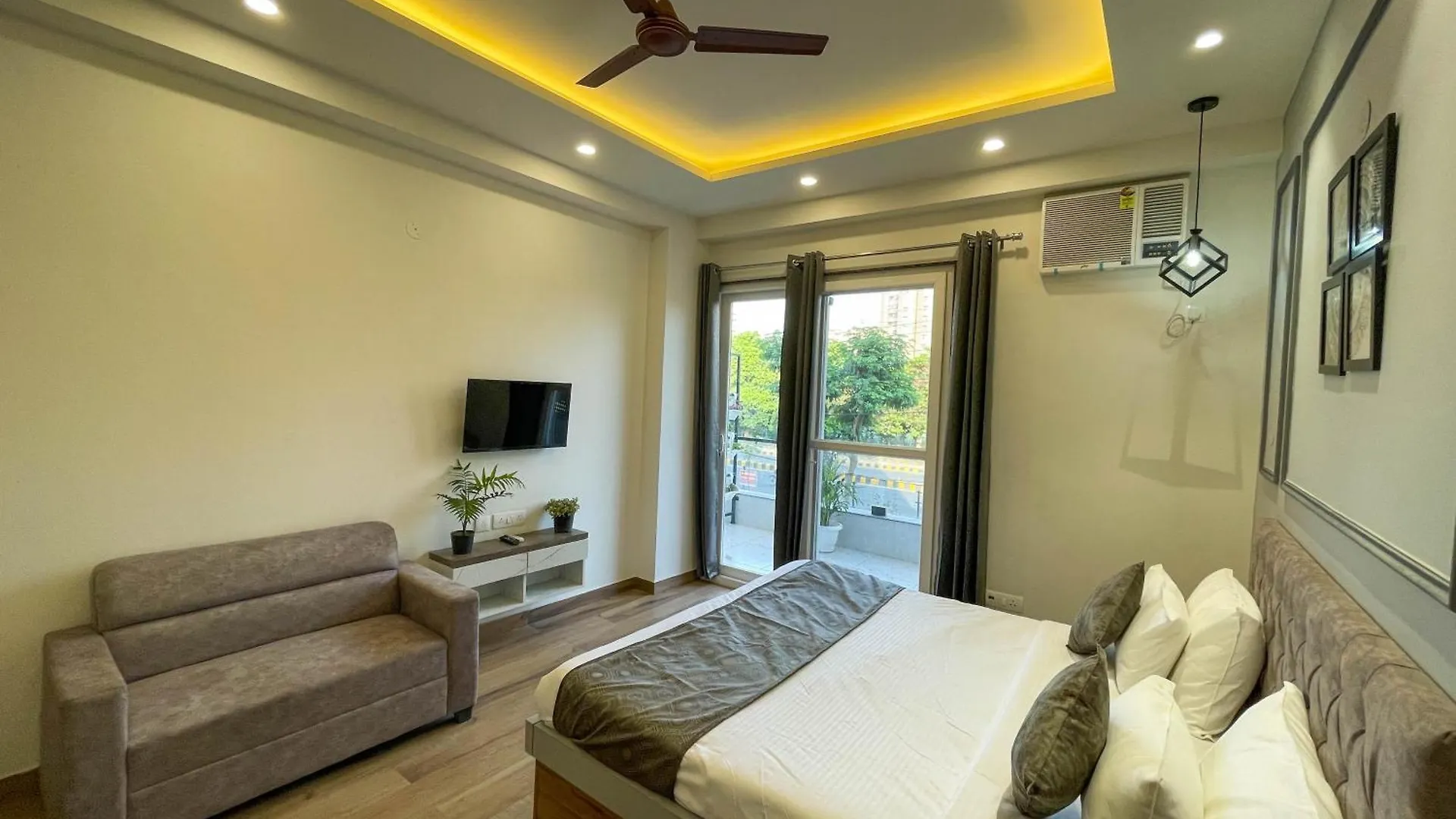 Serviced Luxury Suites With Kitchenette & Balcony At Sector 45 Гургаон 2*,  Индия