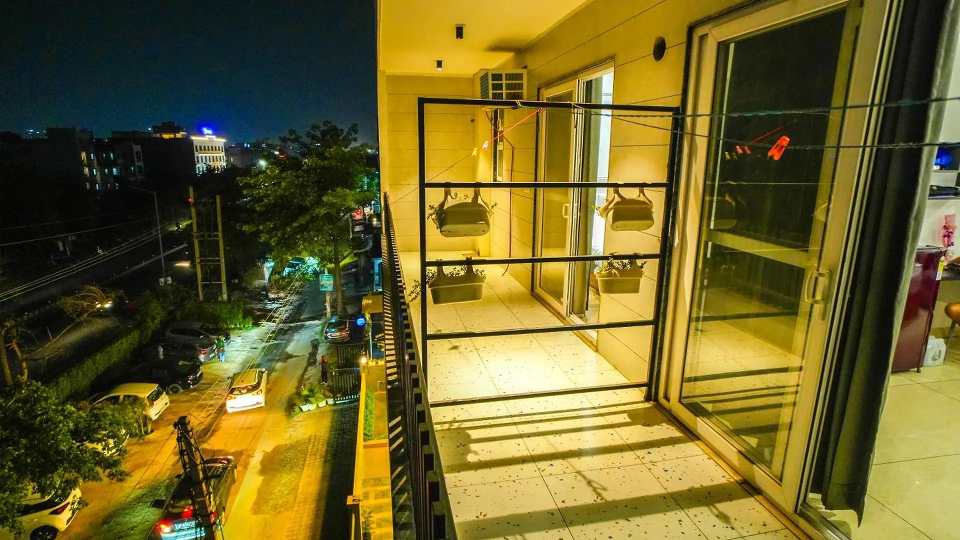 Serviced Luxury Suites With Kitchenette & Balcony At Sector 45 Гургаон Отель