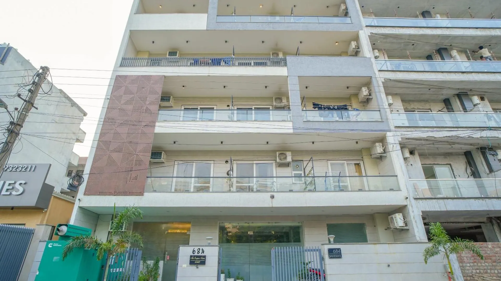 ** Отель Serviced Luxury Suites With Kitchenette & Balcony At Sector 45 Гургаон Индия