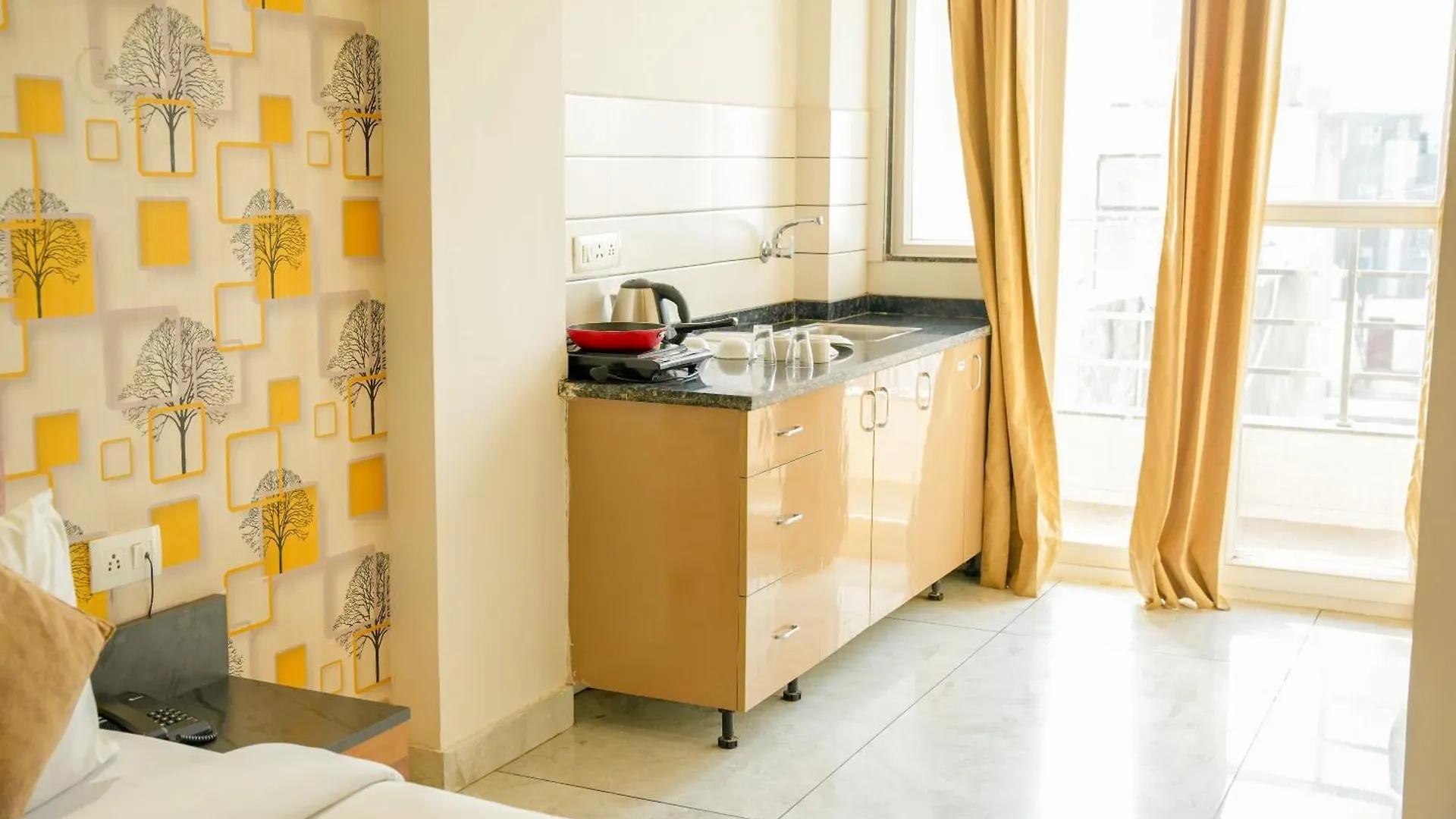 Serviced Luxury Suites With Kitchenette & Balcony At Sector 45 Гургаон Индия