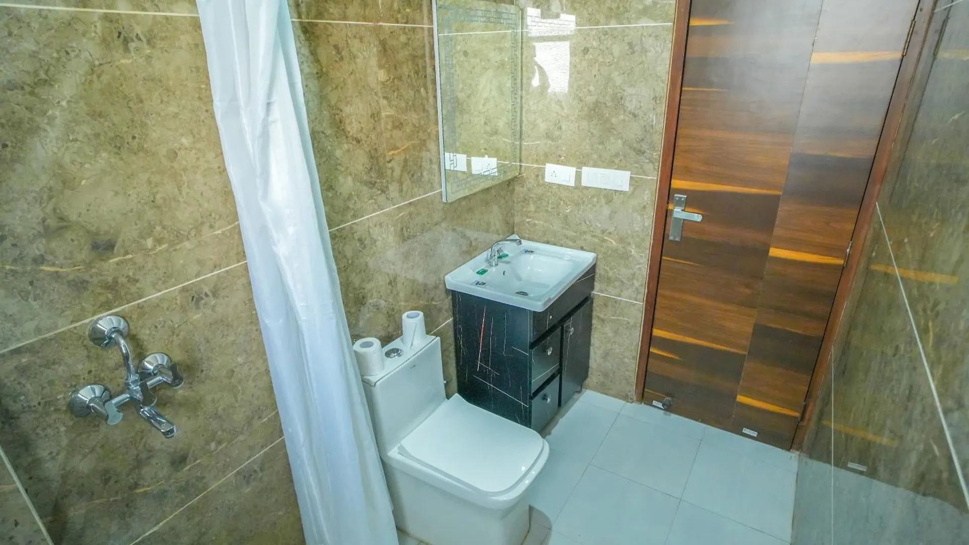 ** Отель Serviced Luxury Suites With Kitchenette & Balcony At Sector 45 Гургаон Индия